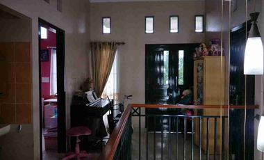 Dijual rumah cantik 2 lantai harga murah di Griya Depok Asri