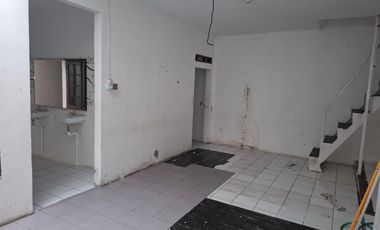 Disewakan Rumah 2 lantai strategis ex Resto , shm , bebas Banjir di Antapani Bandung Timur