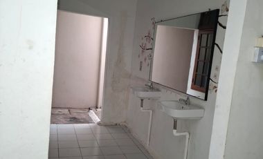 Disewakan Rumah 2 lantai strategis ex Resto , shm , bebas Banjir di Antapani Bandung Timur