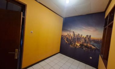 Disewakan Rumah 2 lantai strategis ex Resto , shm , bebas Banjir di Antapani Bandung Timur