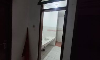 Disewakan Rumah 2 lantai strategis ex Resto , shm , bebas Banjir di Antapani Bandung Timur