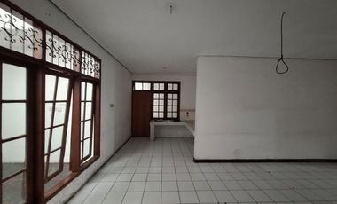 Disewakan Rumah 2 lantai strategis ex Resto , shm , bebas Banjir di Antapani Bandung Timur