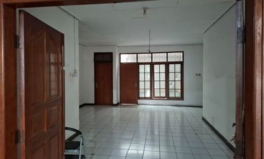 Disewakan Rumah 2 lantai strategis ex Resto , shm , bebas Banjir di Antapani Bandung Timur