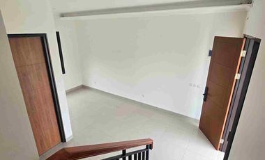 Rumah Siap Huni 2 Lantai dekat Tol Pamulang - Cinere
