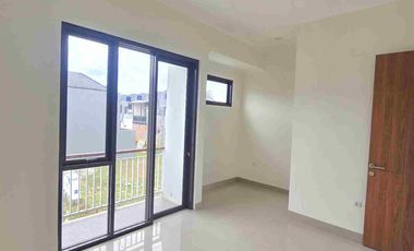 Rumah Siap Huni 2 Lantai dekat Tol Pamulang - Cinere