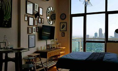 Fully Furnished, Penthouse 1 bedroom unit, facing Makati Skyline view
