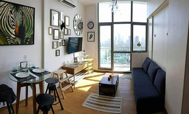 Fully Furnished, Penthouse 1 bedroom unit, facing Makati Skyline view