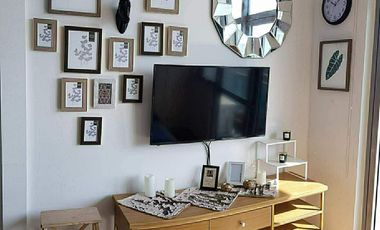 Fully Furnished, Penthouse 1 bedroom unit, facing Makati Skyline view