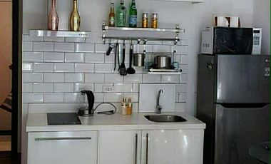 Fully Furnished, Penthouse 1 bedroom unit, facing Makati Skyline view