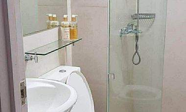 Fully Furnished, Penthouse 1 bedroom unit, facing Makati Skyline view
