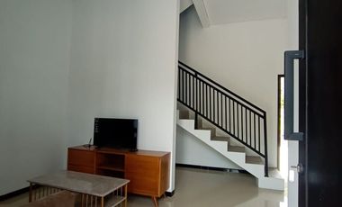 DIJUAL CEPAT RUMAH 2 LANTAI DALAM CLUSTER LOKASI GAMPING SLEMAN DEKAT UMY