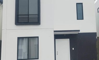 Alquilo casa en Villa Blanca