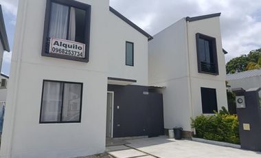Alquilo casa en Villa Blanca, en Via a la costa