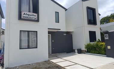 Alquilo casa en Villa Blanca, en Via a la costa
