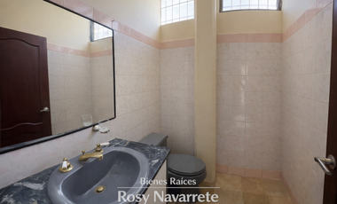 Amplia casa en alquiler Santa Cecilia - 4 dorm., 4 baños, piscina y parqueo 6 vehículos