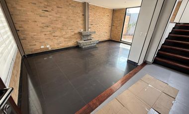 CASA EN ARRENDAMIENTO CHIA VEREDA TIQUIZA A1549