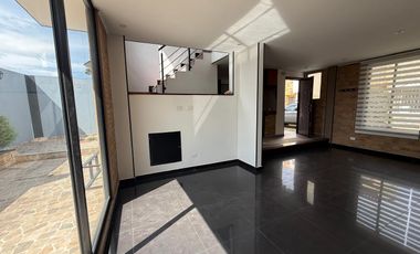 CASA EN ARRENDAMIENTO CHIA VEREDA TIQUIZA A1549