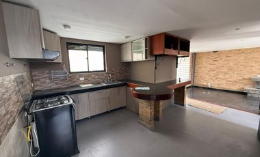 CASA EN ARRENDAMIENTO CHIA VEREDA TIQUIZA A1549