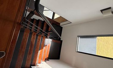 CASA EN ARRENDAMIENTO CHIA VEREDA TIQUIZA A1549