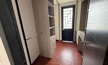 CASA EN ARRENDAMIENTO CHIA VEREDA TIQUIZA A1549