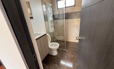 CASA EN ARRENDAMIENTO CHIA VEREDA TIQUIZA A1549