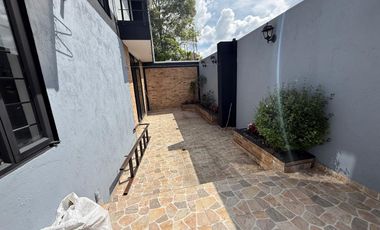 CASA EN ARRENDAMIENTO CHIA VEREDA TIQUIZA A1549