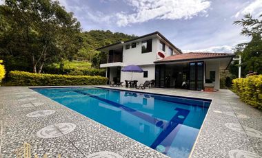 Venta de casa campestre en La Mesa Cund- Ojo de Agua