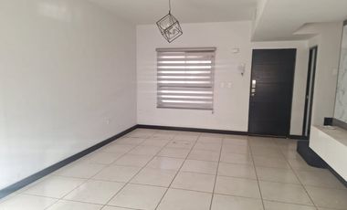 RENTA DE CASA CON COCINA EQUIPA EN LA GAVIA RESIDENCIAL