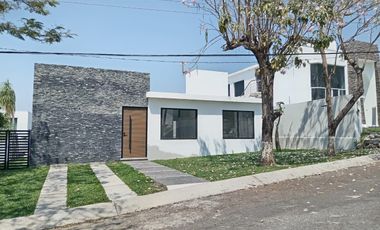 CASA EN VENTA EN FRACCIONAMIENTO LOMAS DE COCOYOC MORELOS