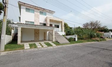 CASA EN VENTA EN FRACCIONAMIENTO LOMAS DE COCOYOC MORELOS