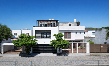 Casa de 3 Niveles en Puerto Vallarta / Mojoneras - Espacio, comodidad y plusvalía