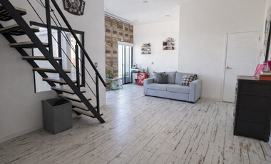 Casa de 3 Niveles en Puerto Vallarta / Mojoneras - Espacio, comodidad y plusvalía
