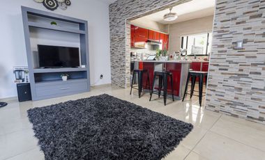 Casa de 3 Niveles en Puerto Vallarta / Mojoneras - Espacio, comodidad y plusvalía