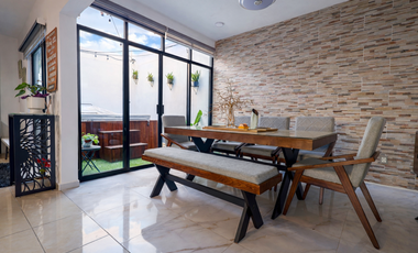 Casa de 3 Niveles en Puerto Vallarta / Mojoneras - Espacio, comodidad y plusvalía