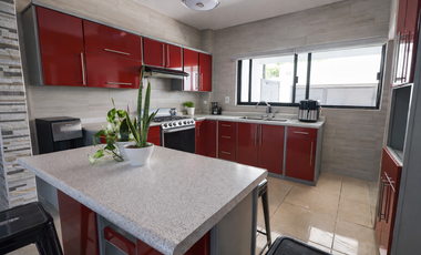 Casa de 3 Niveles en Puerto Vallarta / Mojoneras - Espacio, comodidad y plusvalía