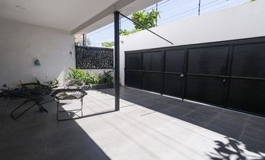 Casa de 3 Niveles en Puerto Vallarta / Mojoneras - Espacio, comodidad y plusvalía