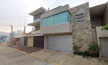 VENTA DE HERMOSA CASA EN COLONIA MARIA DE LA PIEDAD, COATZACOALCOS, VERACRUZ, AV. BELLAVISTA