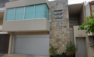 VENTA DE HERMOSA CASA EN COLONIA MARIA DE LA PIEDAD, COATZACOALCOS, VERACRUZ, AV. BELLAVISTA