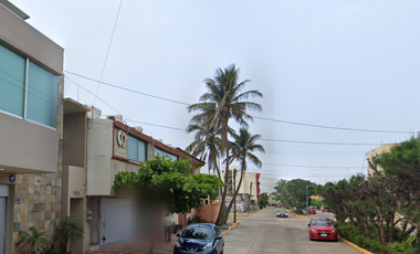 VENTA DE HERMOSA CASA EN COLONIA MARIA DE LA PIEDAD, COATZACOALCOS, VERACRUZ, AV. BELLAVISTA