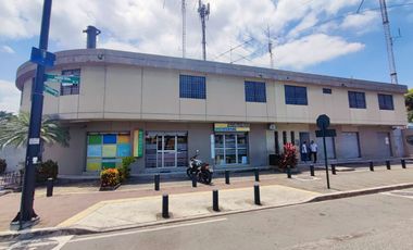 Venta Edificio Rentero con Locales Comerciales frente Universidad Estatal Guayaquil - L39
