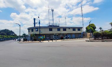 Venta Edificio Rentero con Locales Comerciales frente Universidad Estatal Guayaquil - L39