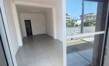 Venta Edificio Rentero con Locales Comerciales frente Universidad Estatal Guayaquil - L39