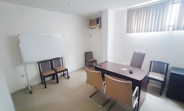 Venta Edificio Rentero con Locales Comerciales frente Universidad Estatal Guayaquil - L39