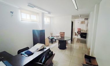 Venta Edificio Rentero con Locales Comerciales frente Universidad Estatal Guayaquil - L39