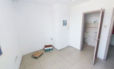 Venta Edificio Rentero con Locales Comerciales frente Universidad Estatal Guayaquil - L39