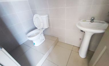 Venta Edificio Rentero con Locales Comerciales frente Universidad Estatal Guayaquil - L39