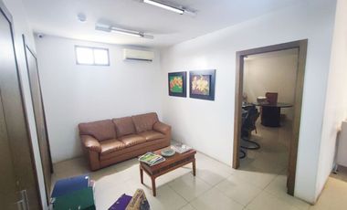 Venta Edificio Rentero con Locales Comerciales frente Universidad Estatal Guayaquil - L39