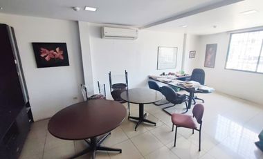 Venta Edificio Rentero con Locales Comerciales frente Universidad Estatal Guayaquil - L39