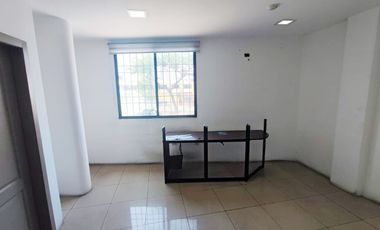 Venta Edificio Rentero con Locales Comerciales frente Universidad Estatal Guayaquil - L39