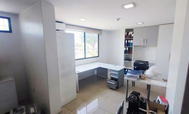 Venta Edificio Rentero con Locales Comerciales frente Universidad Estatal Guayaquil - L39